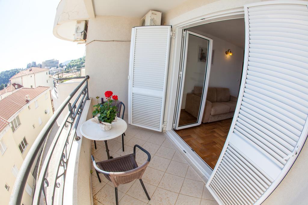 Apartments Charme Bečići Esterno foto